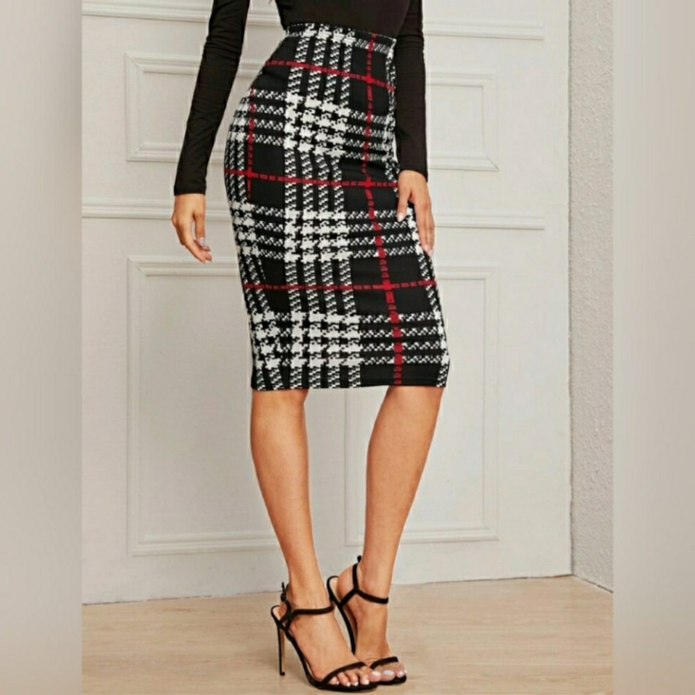 Pretty in Plaid Pencil skirt - Picture 2 of 5